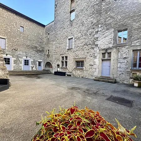 Chateau De La Rive Romantique Cruet