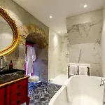 Chateau De La Rive Romantique 住宿加早餐酒店 3*