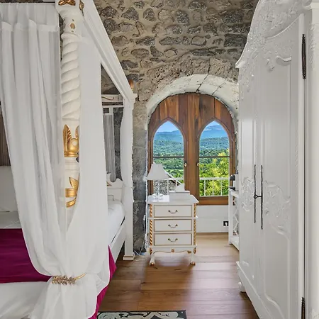 Oda ve Kahvaltı Chateau De La Rive Romantique 3*