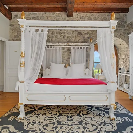 Chateau De La Rive Romantique Oda ve Kahvaltı Cruet